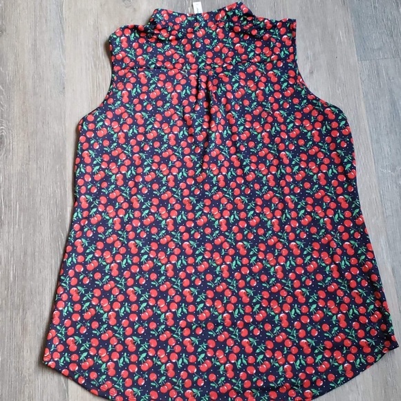 Beautiful top - Picture 2 of 8